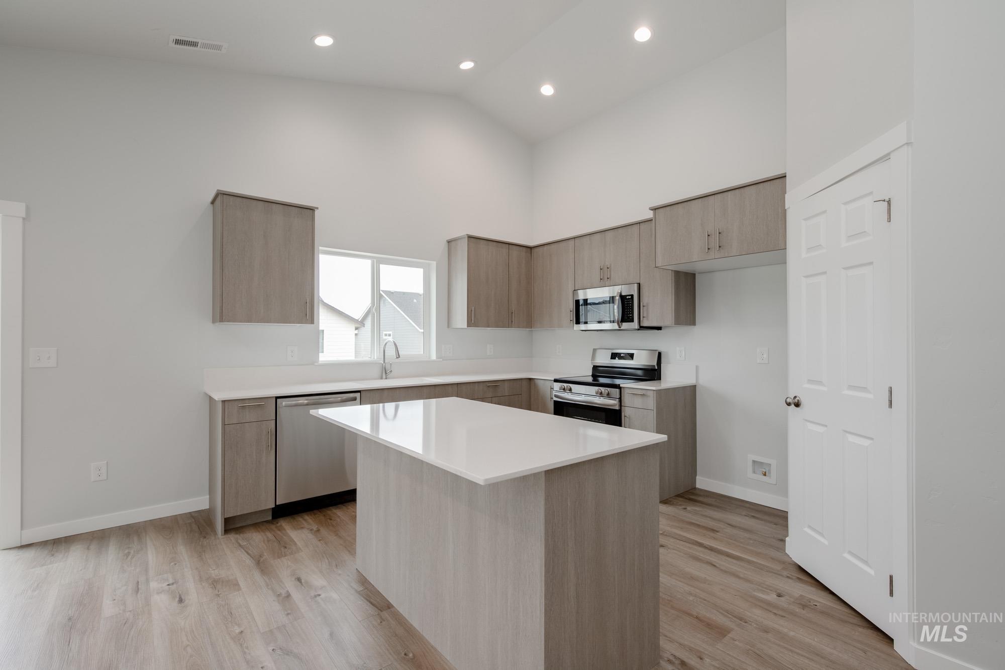 19403 Schooner Ave Property Photo 3