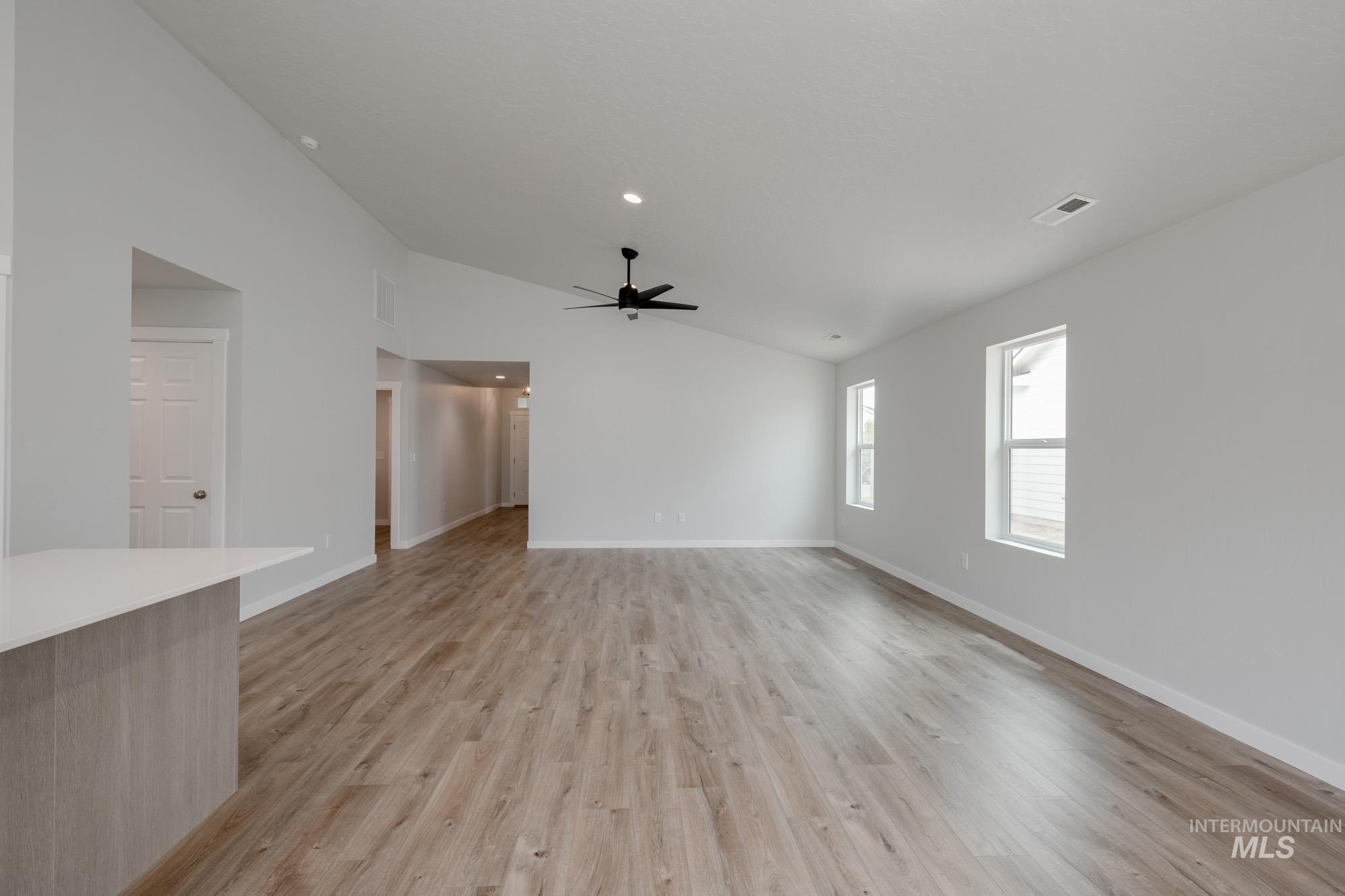 19403 Schooner Ave Property Photo 5