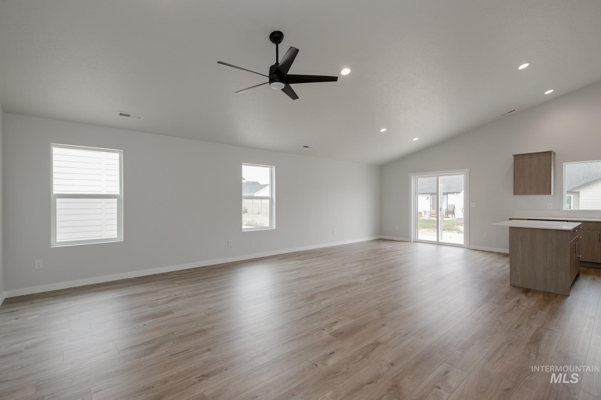 19403 Schooner Ave Property Photo 9