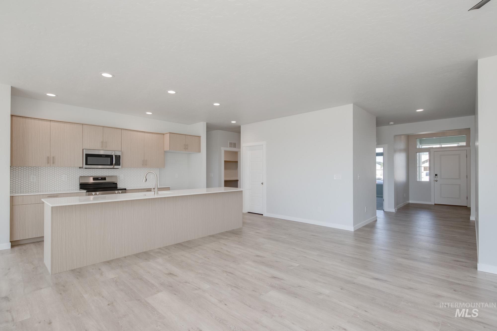 16712 Carlin Ave Property Photo 4