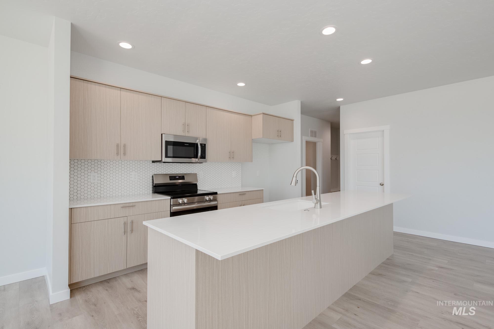 16712 Carlin Ave Property Photo 5