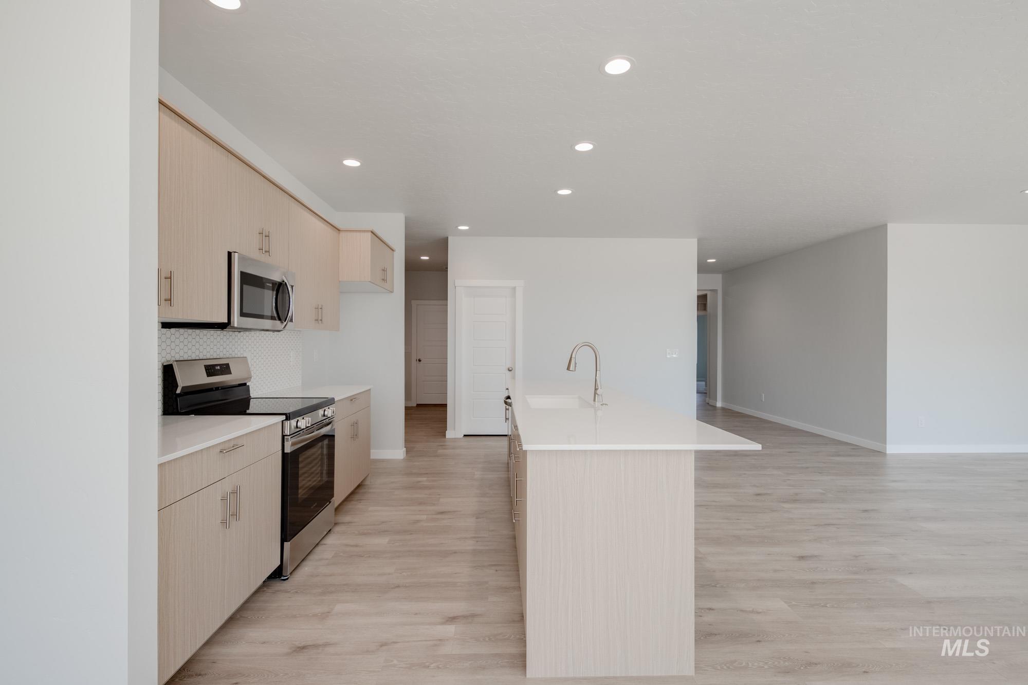 16712 Carlin Ave Property Photo 6