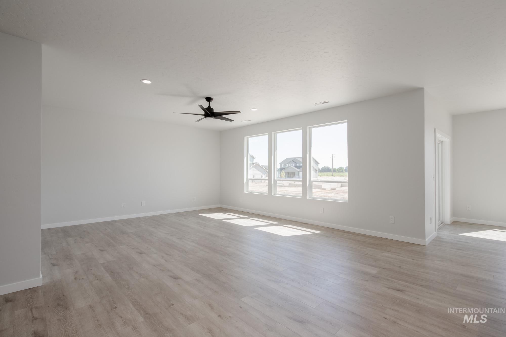 16712 Carlin Ave Property Photo 9