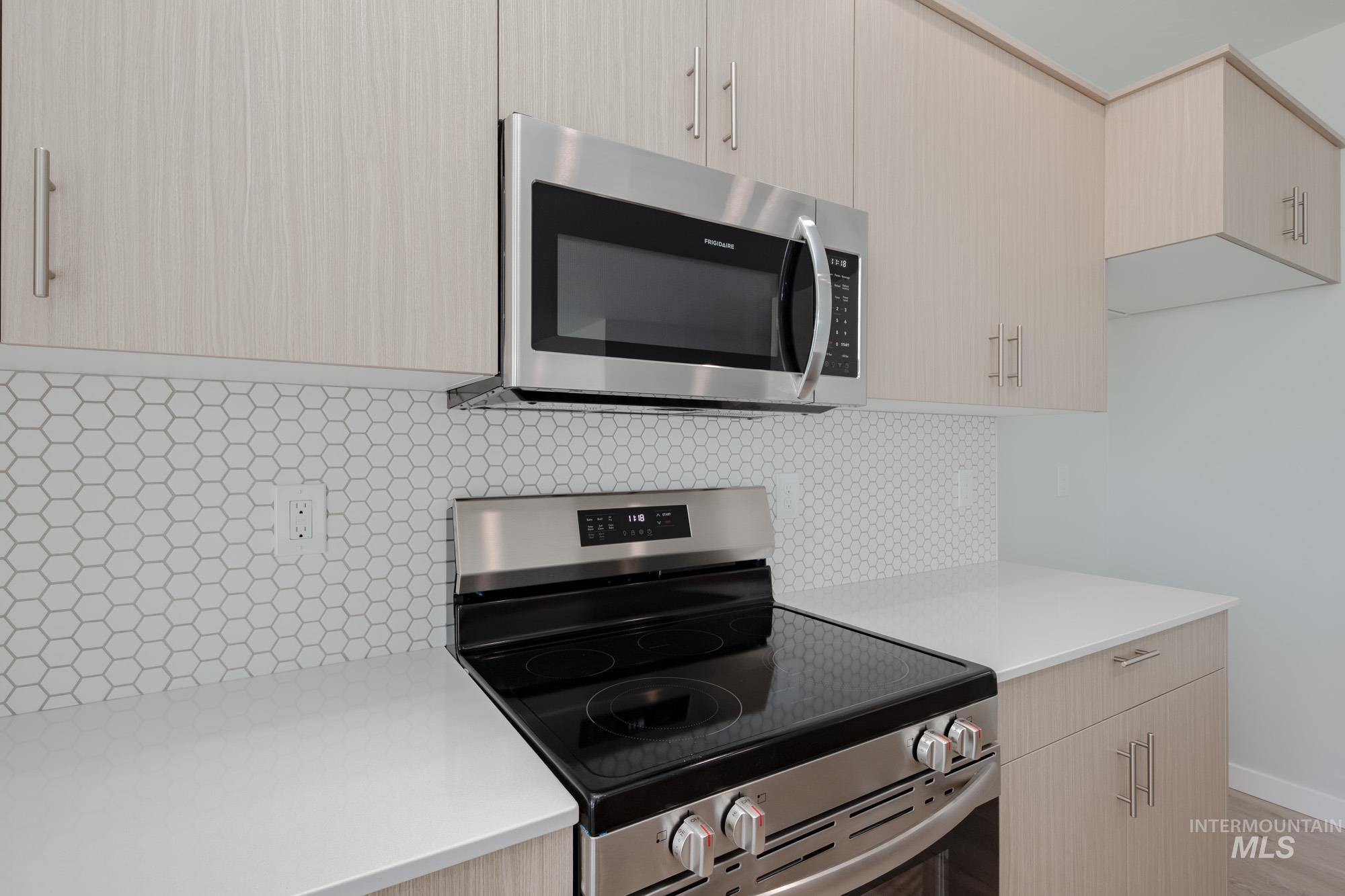 16712 Carlin Ave Property Photo 11