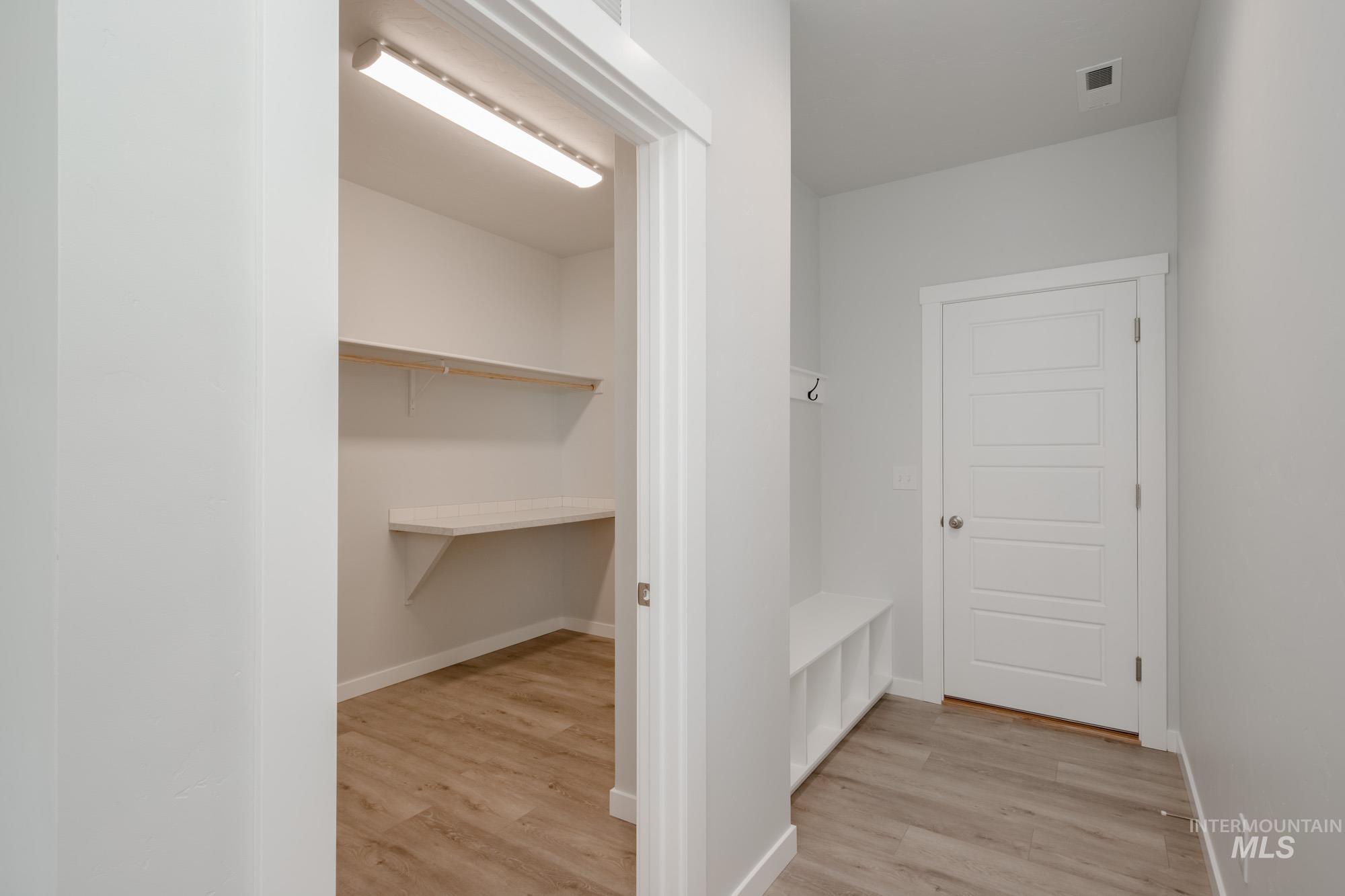 16712 Carlin Ave Property Photo 21