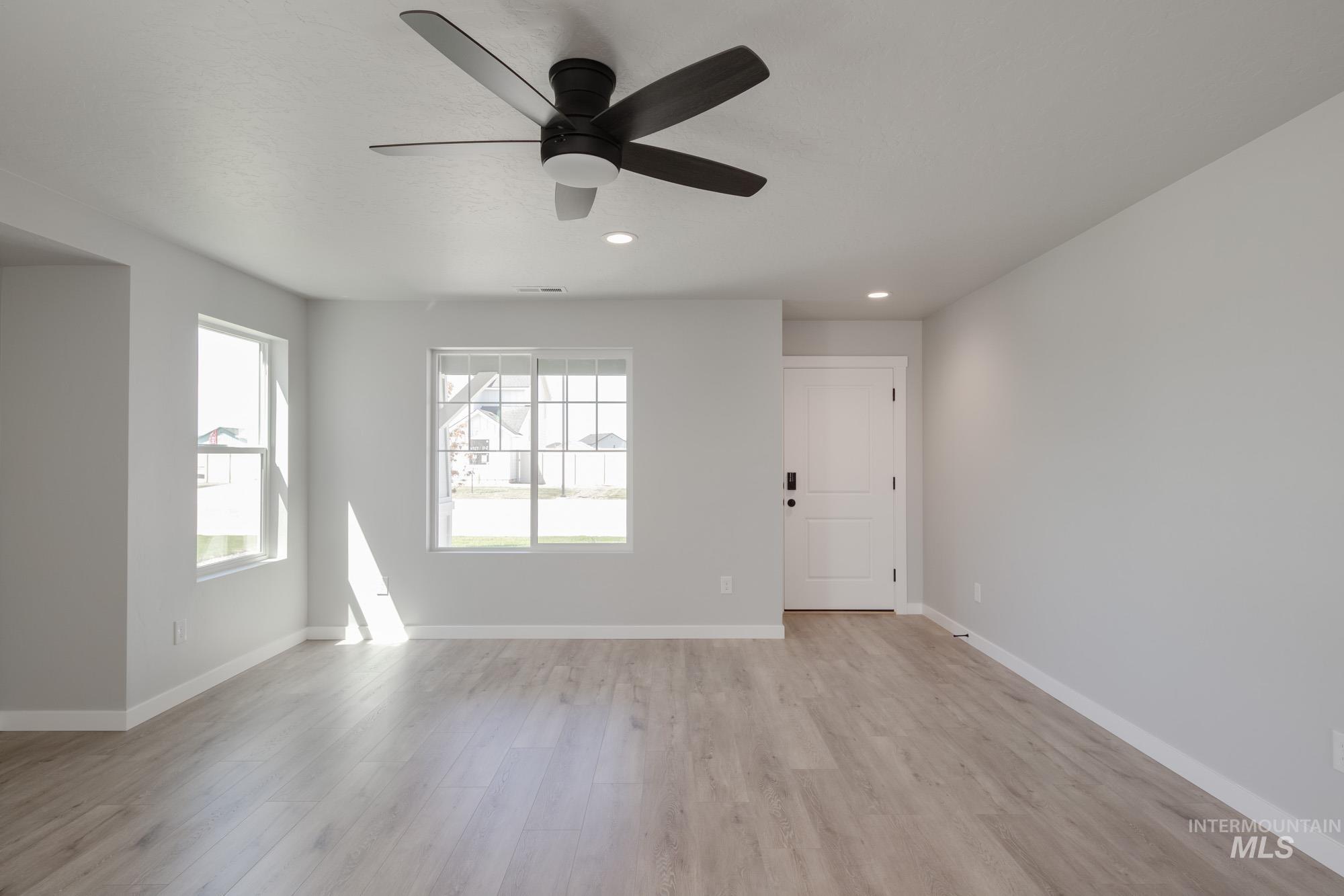 16740 Carlin Ave Property Photo 3