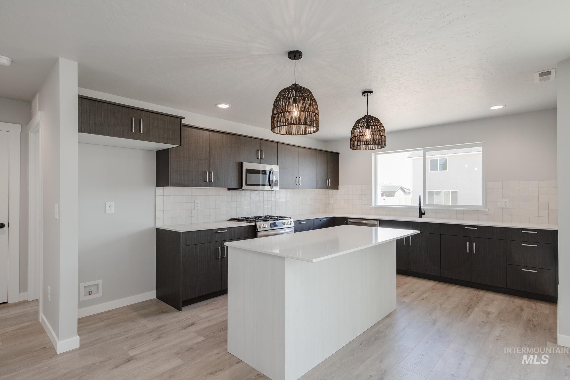 16740 Carlin Ave Property Photo 4