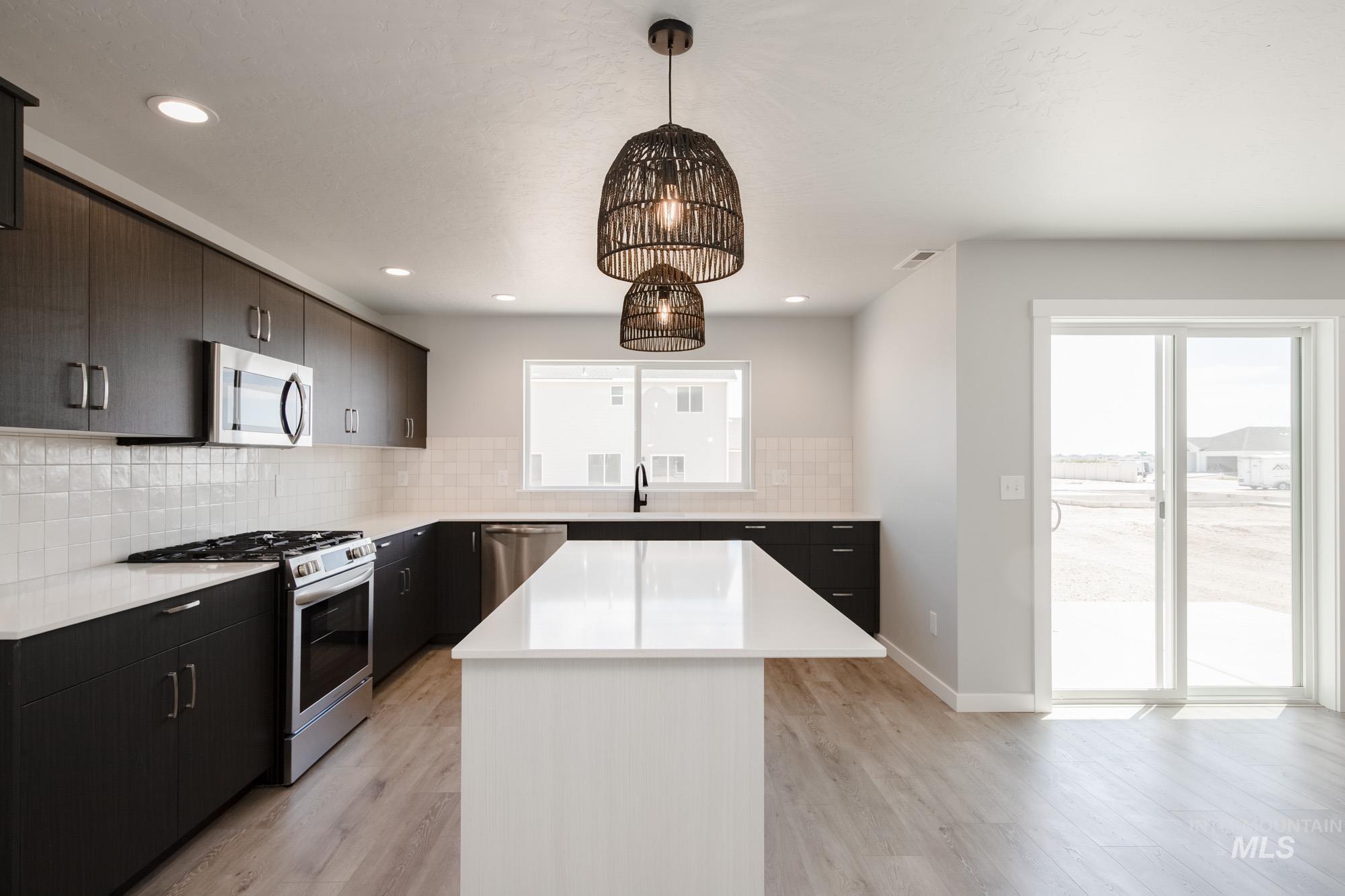 16740 Carlin Ave Property Photo 8