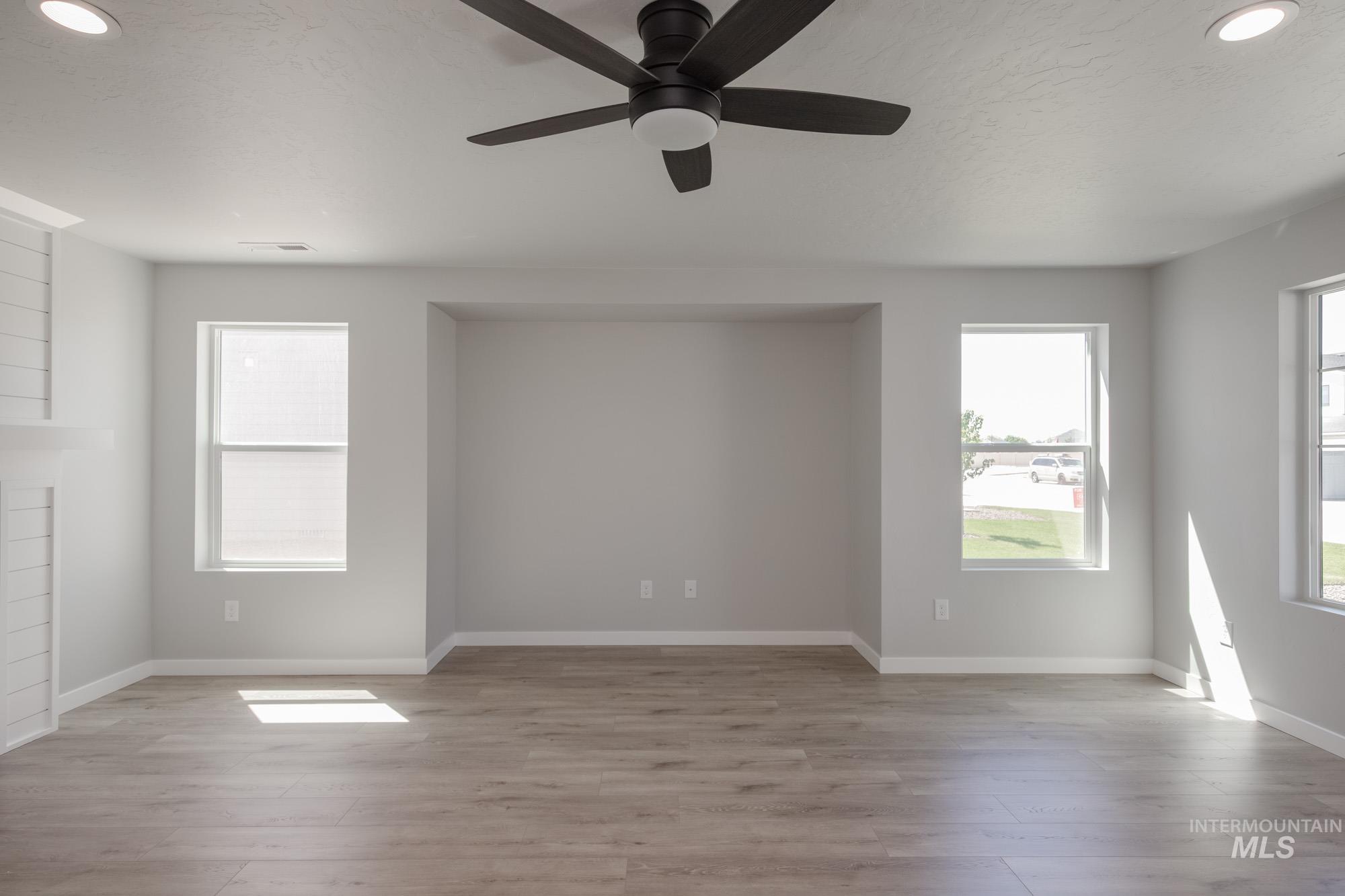 16740 Carlin Ave Property Photo 13