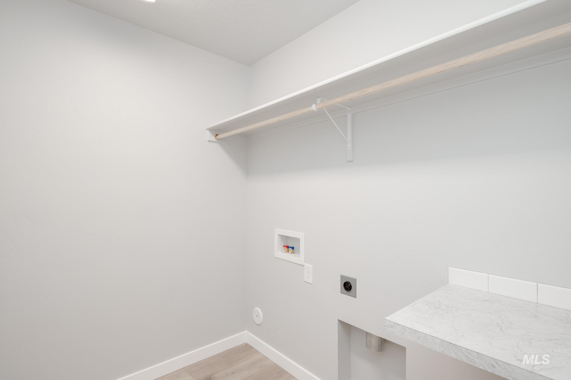 16740 Carlin Ave Property Photo 17