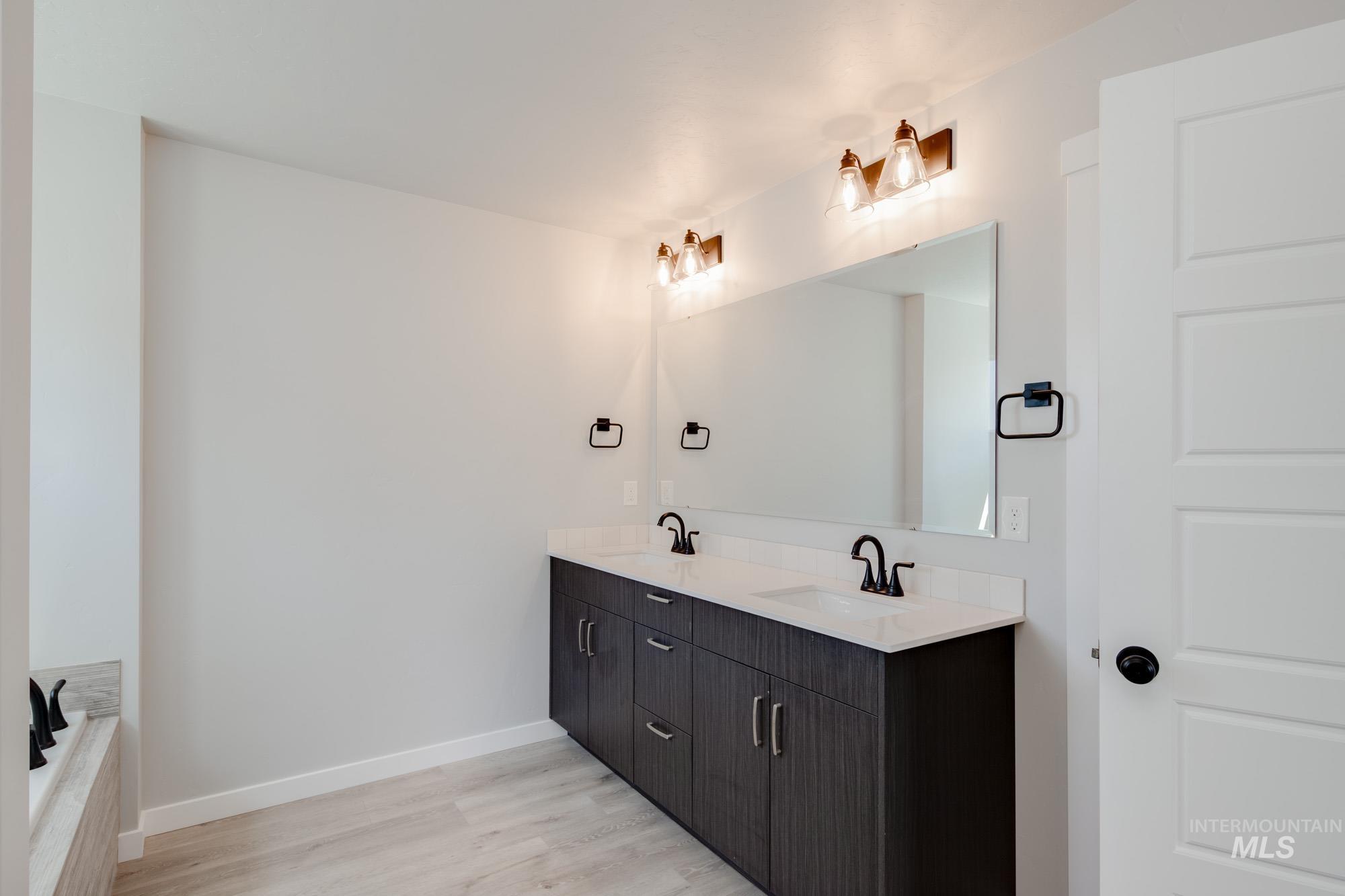 16740 Carlin Ave Property Photo 23