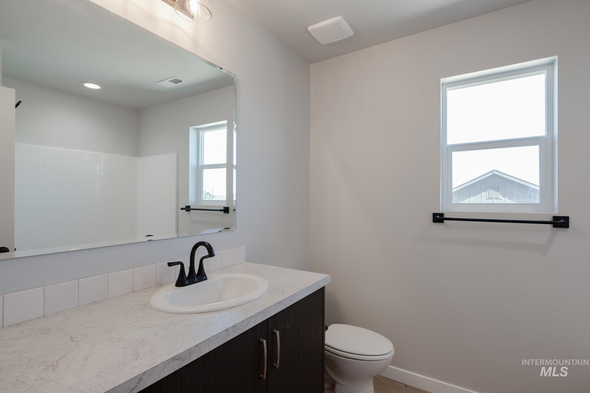 16740 Carlin Ave Property Photo 24