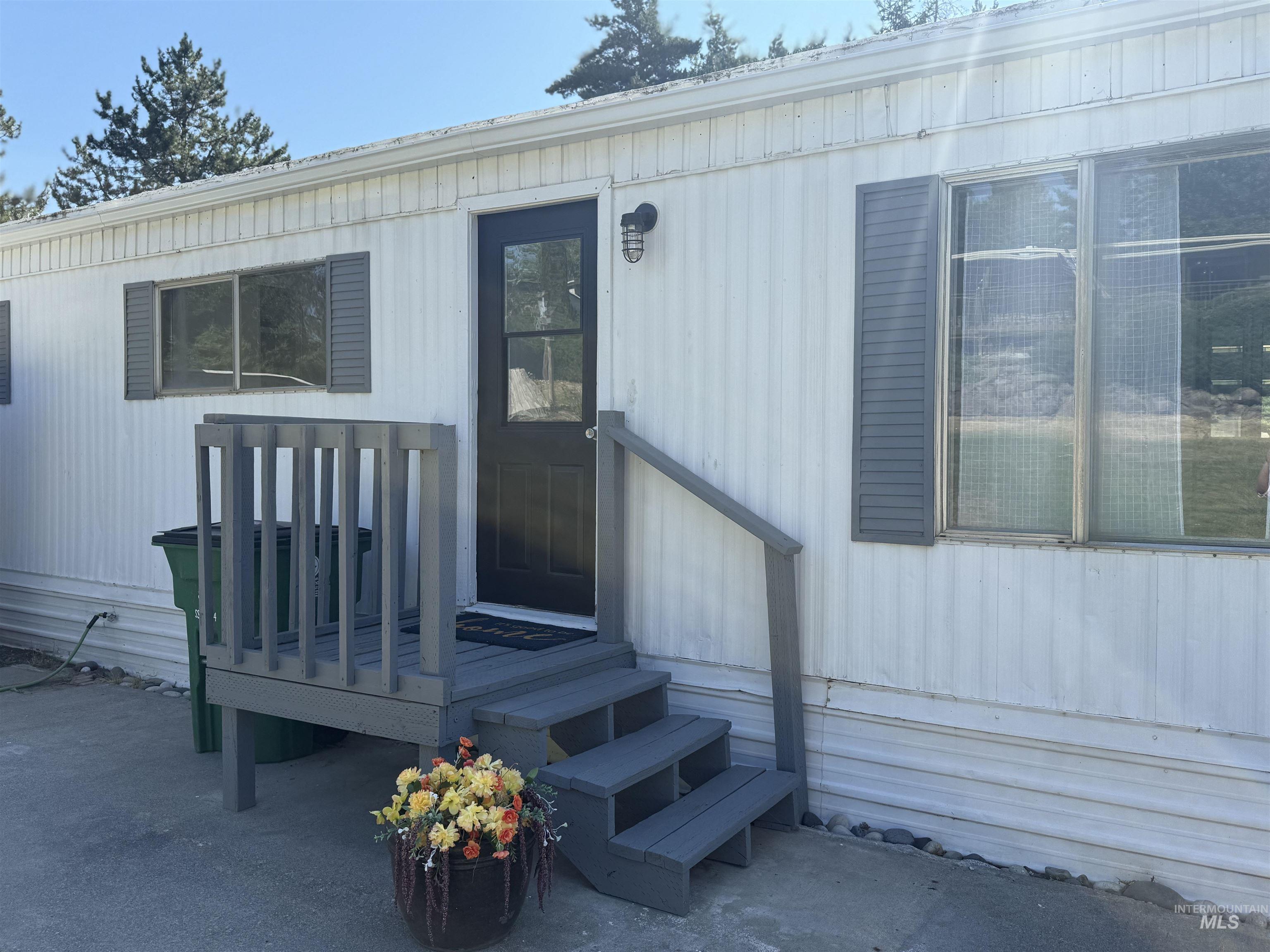 605 N Almon St. Property Photo 1