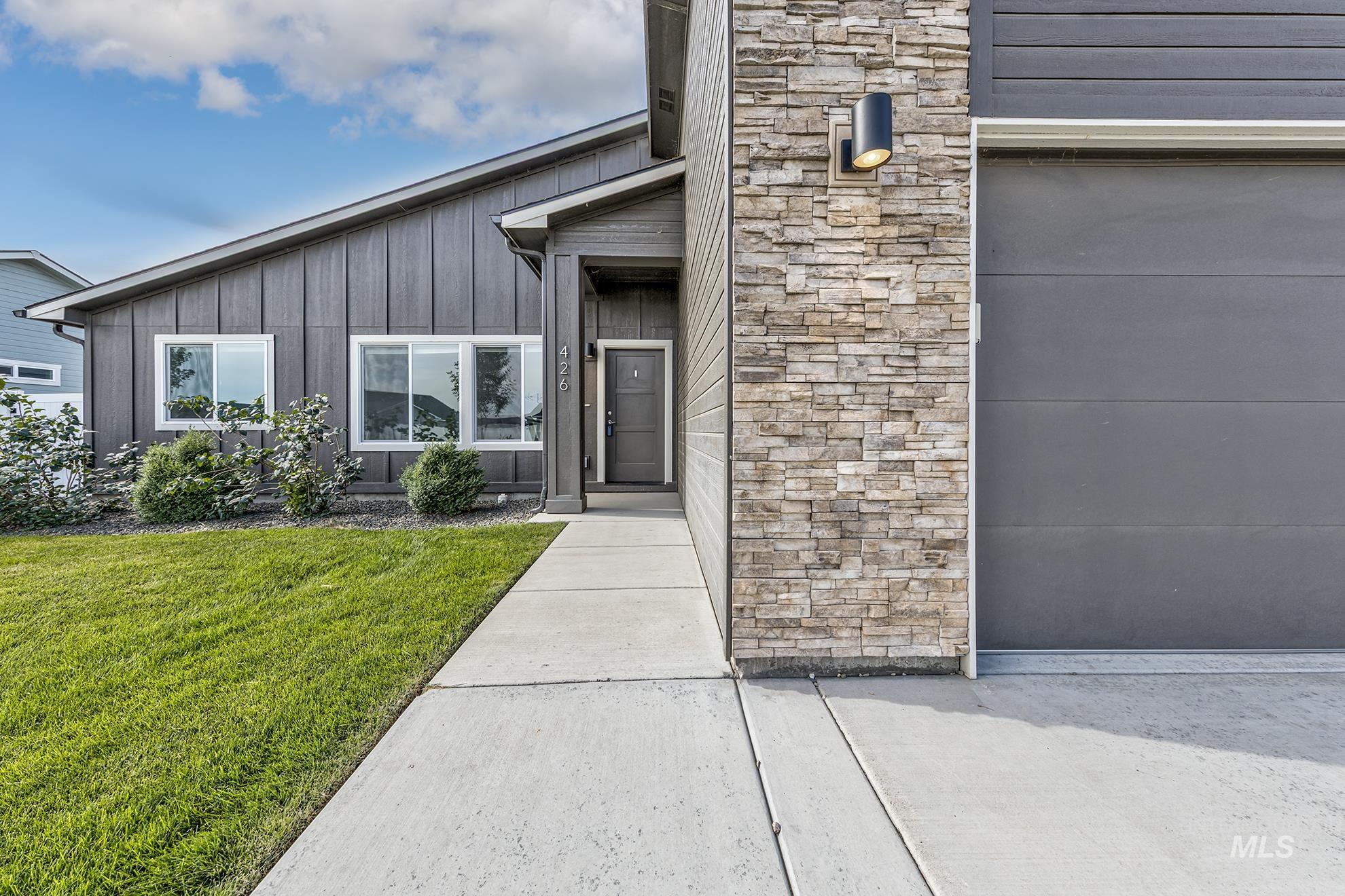 426 Stagecoach Ave Property Photo 3