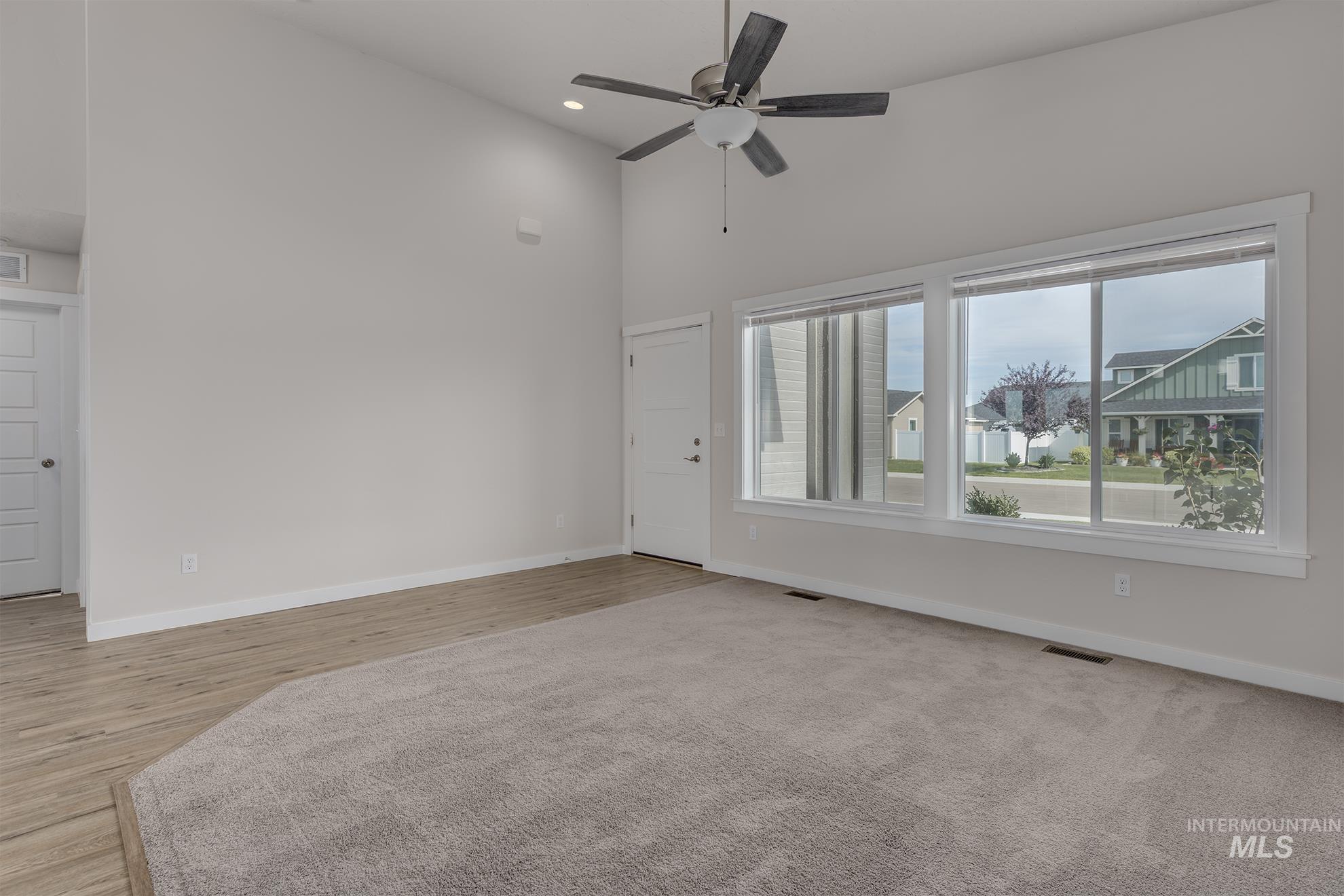 426 Stagecoach Ave Property Photo 4