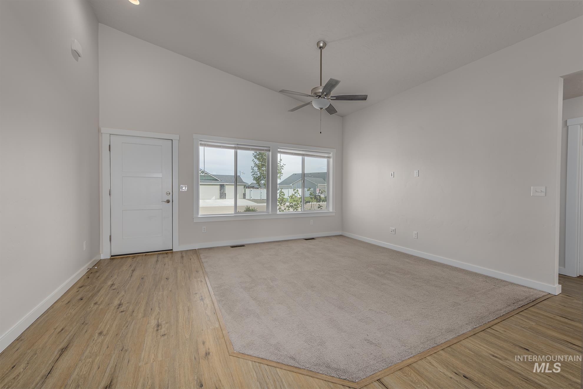 426 Stagecoach Ave Property Photo 5