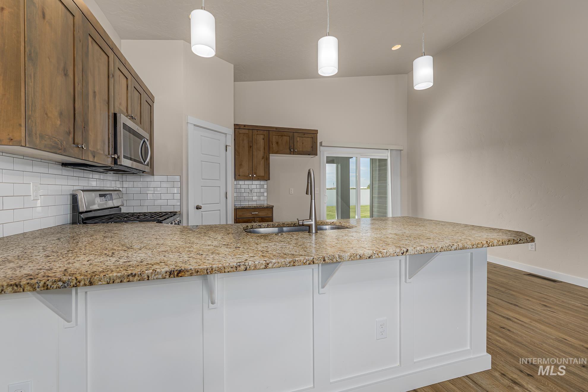 426 Stagecoach Ave Property Photo 6