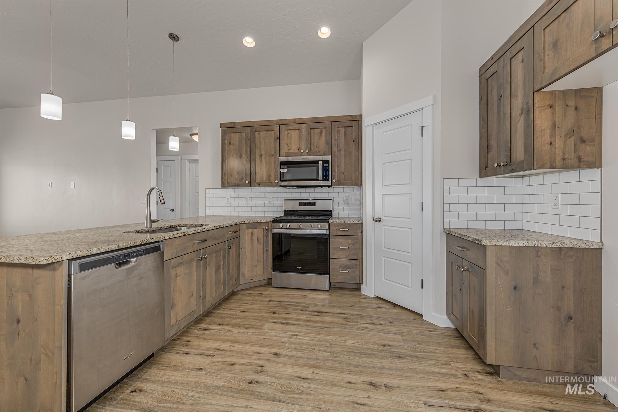 426 Stagecoach Ave Property Photo 8