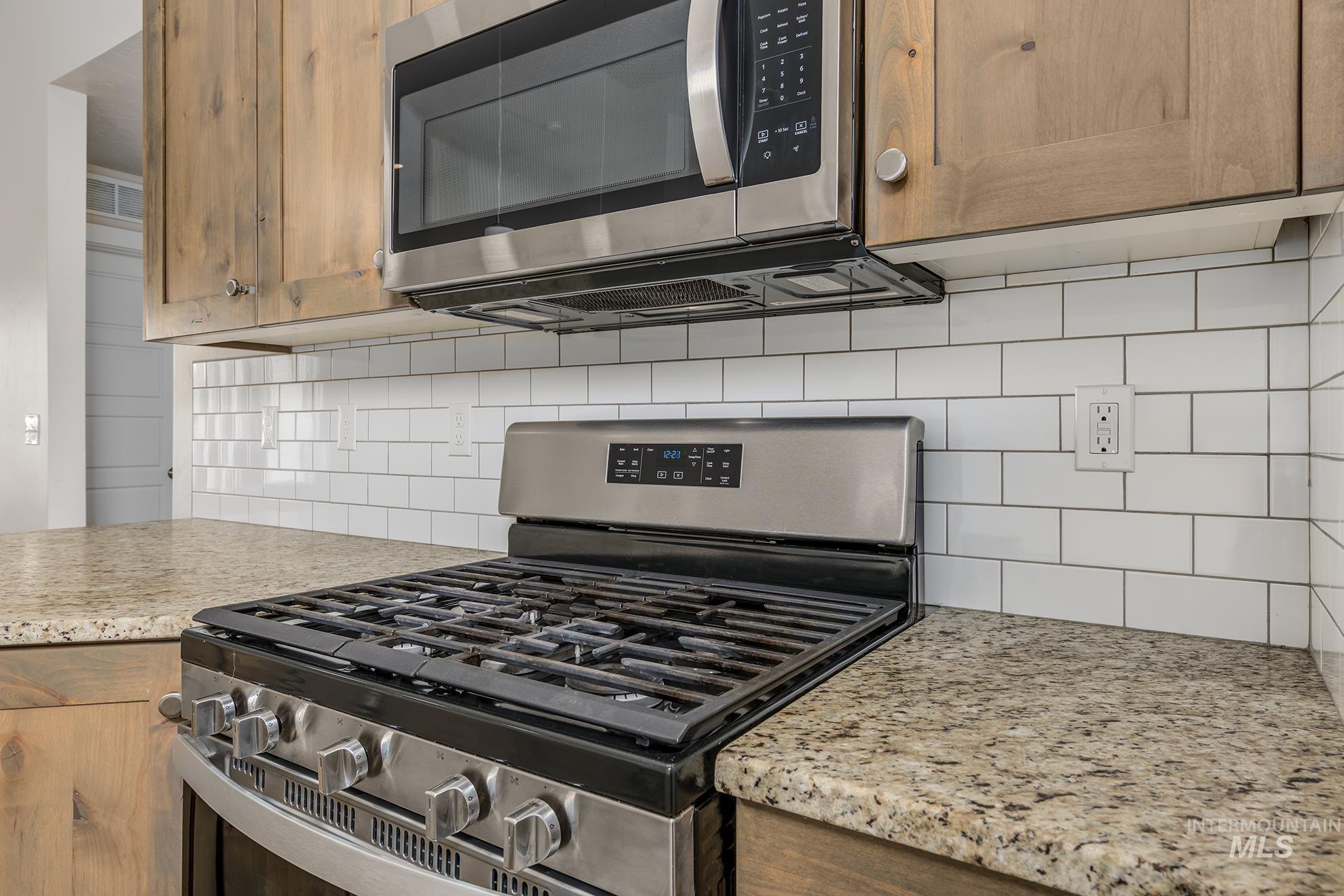 426 Stagecoach Ave Property Photo 9