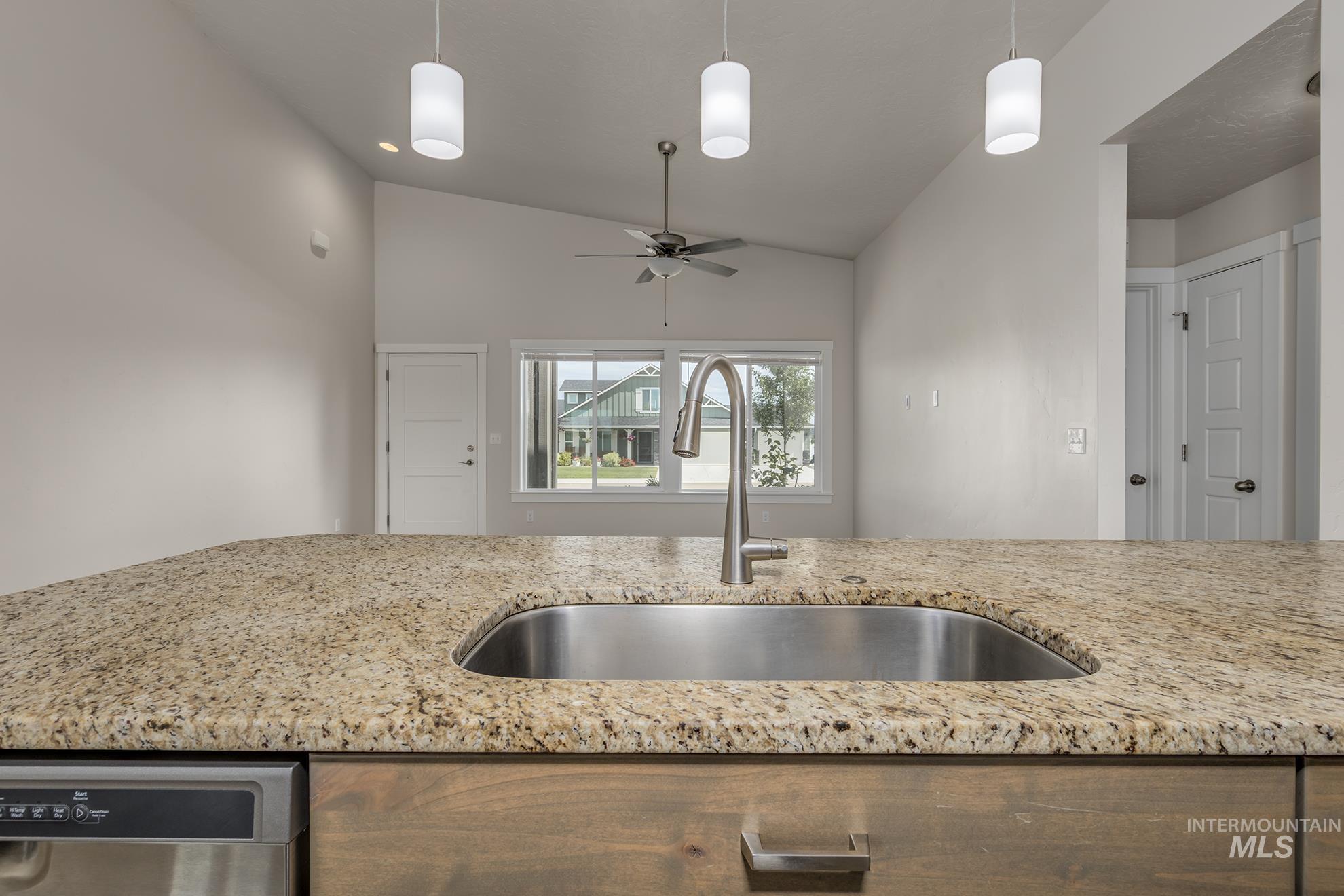 426 Stagecoach Ave Property Photo 10