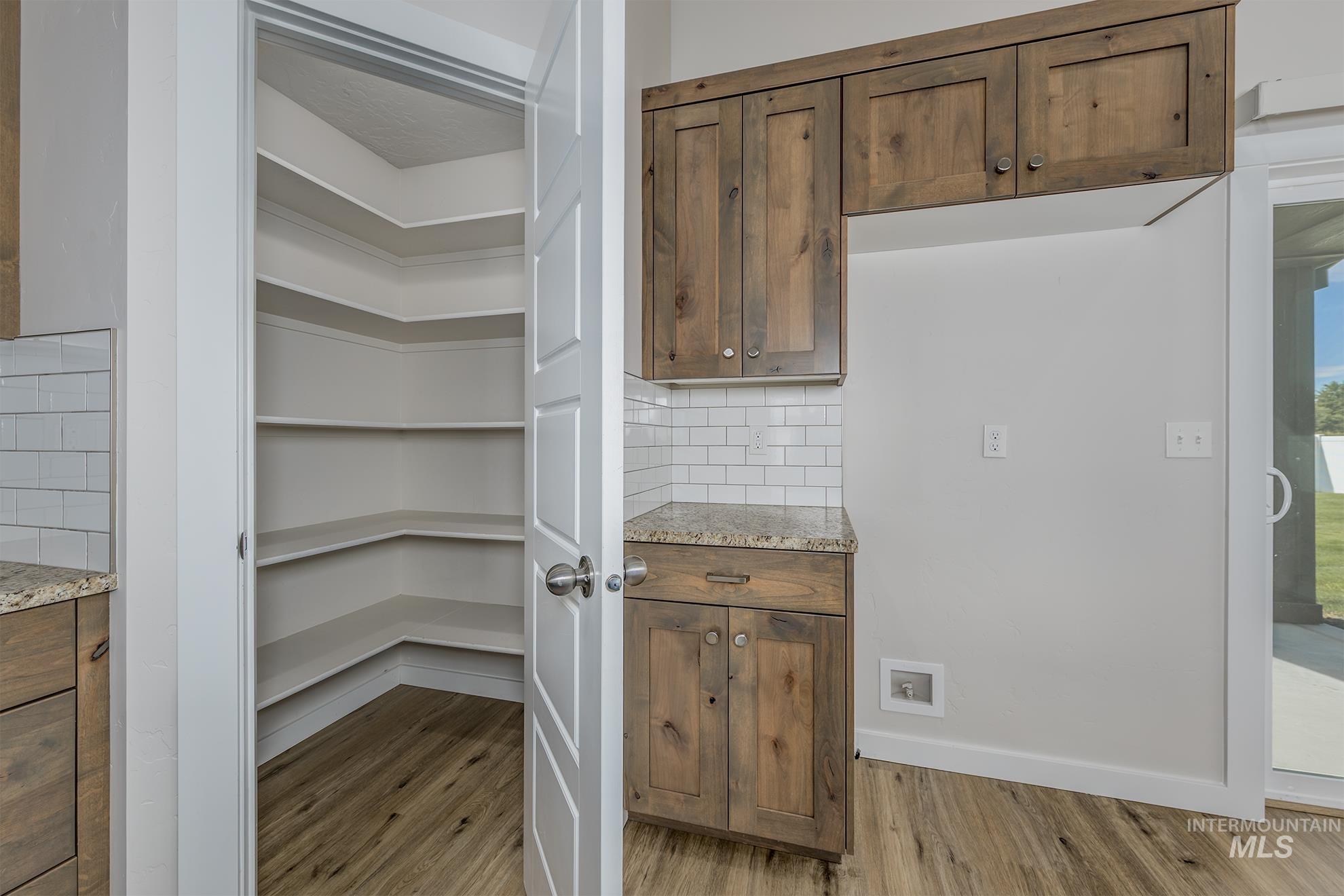 426 Stagecoach Ave Property Photo 11