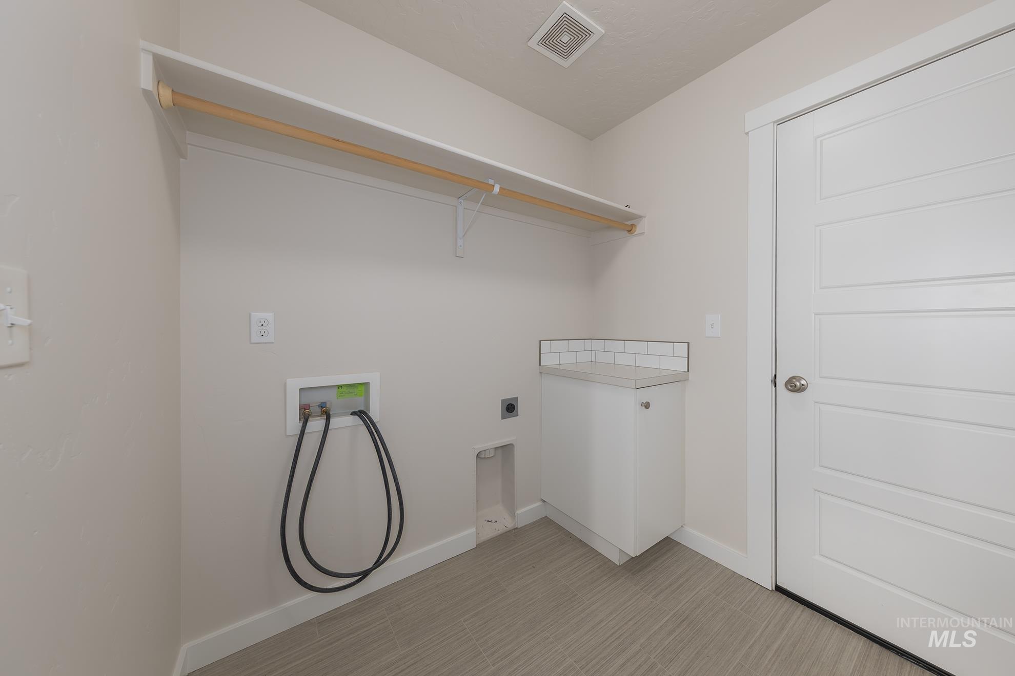 426 Stagecoach Ave Property Photo 14