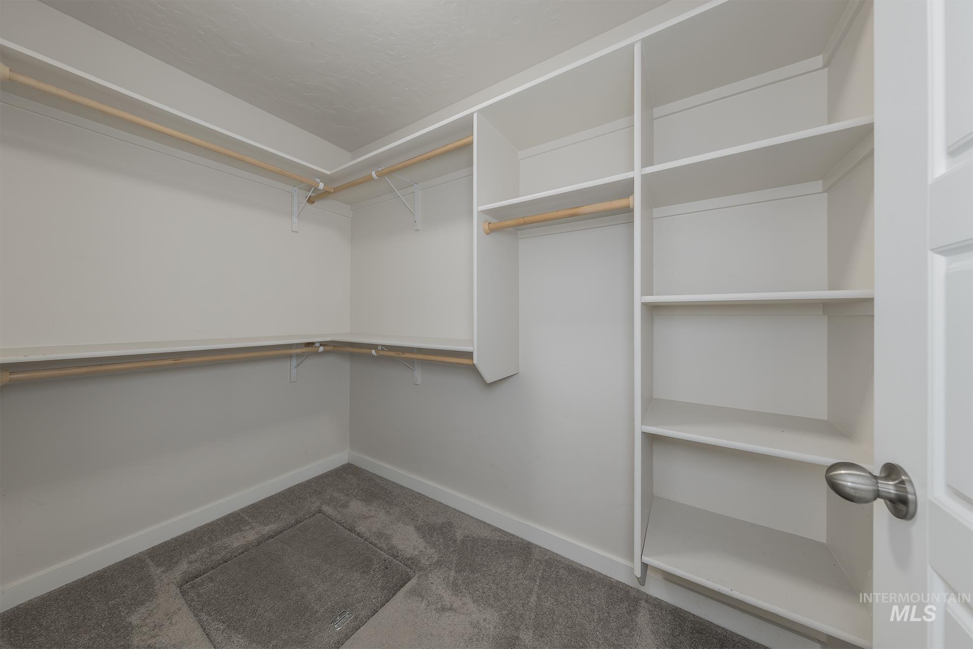 426 Stagecoach Ave Property Photo 18