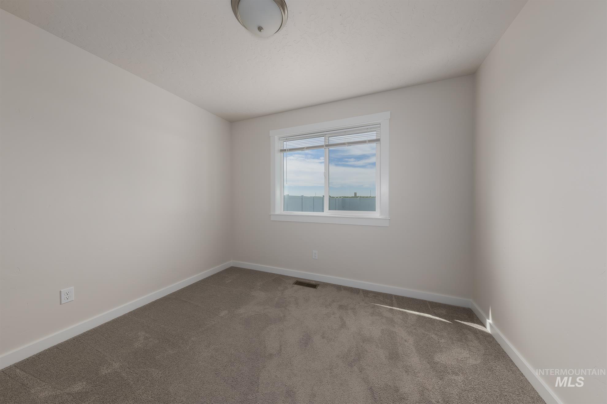 426 Stagecoach Ave Property Photo 23