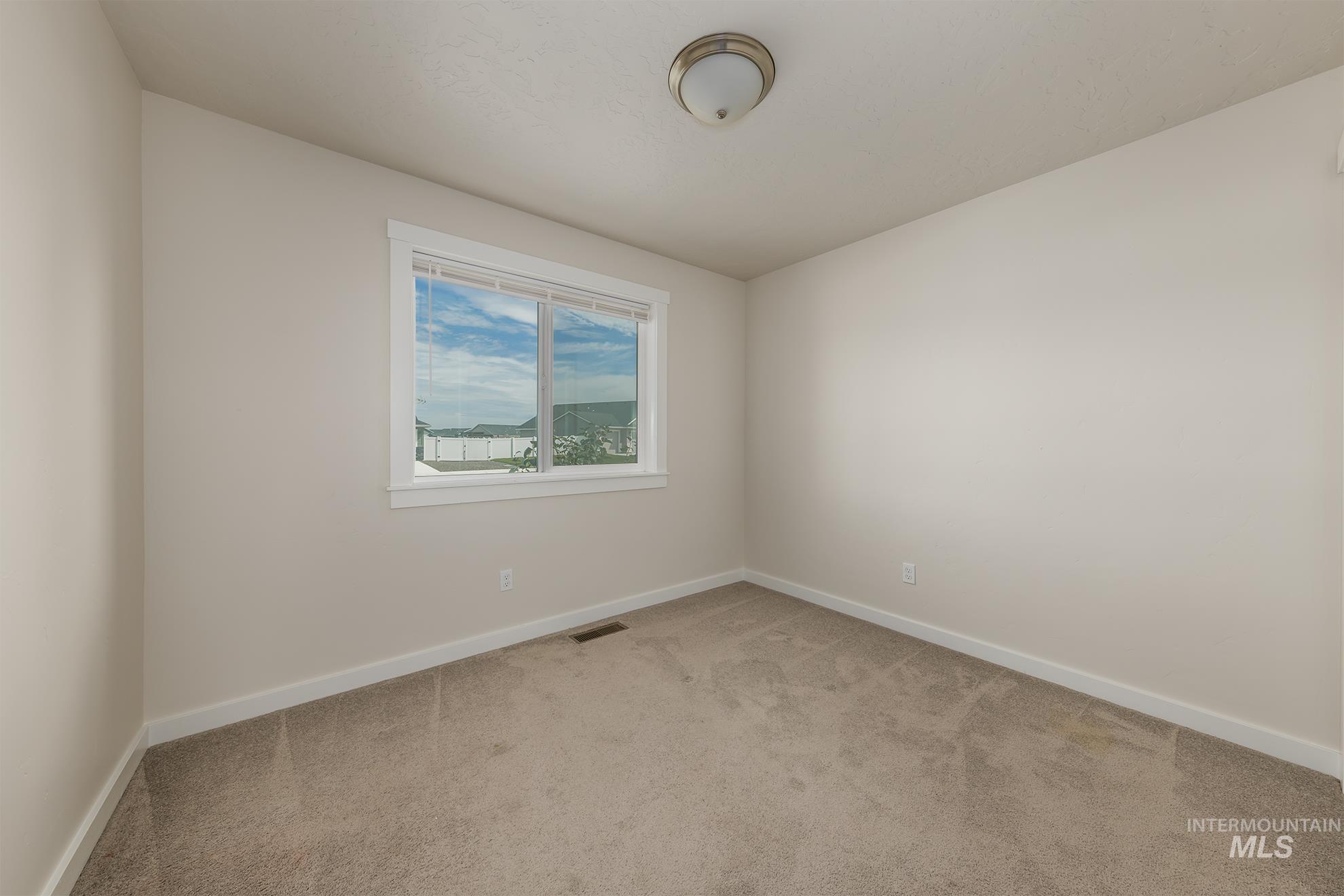 426 Stagecoach Ave Property Photo 27