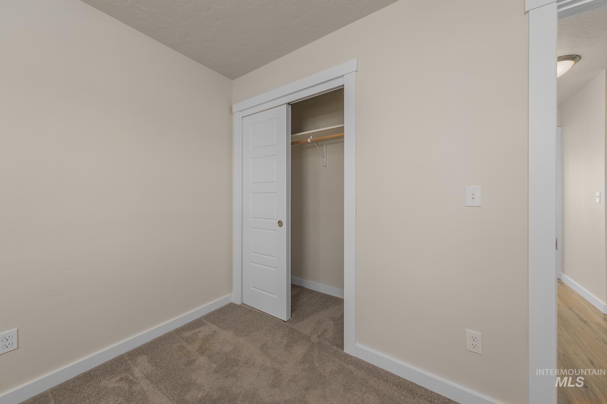 426 Stagecoach Ave Property Photo 28