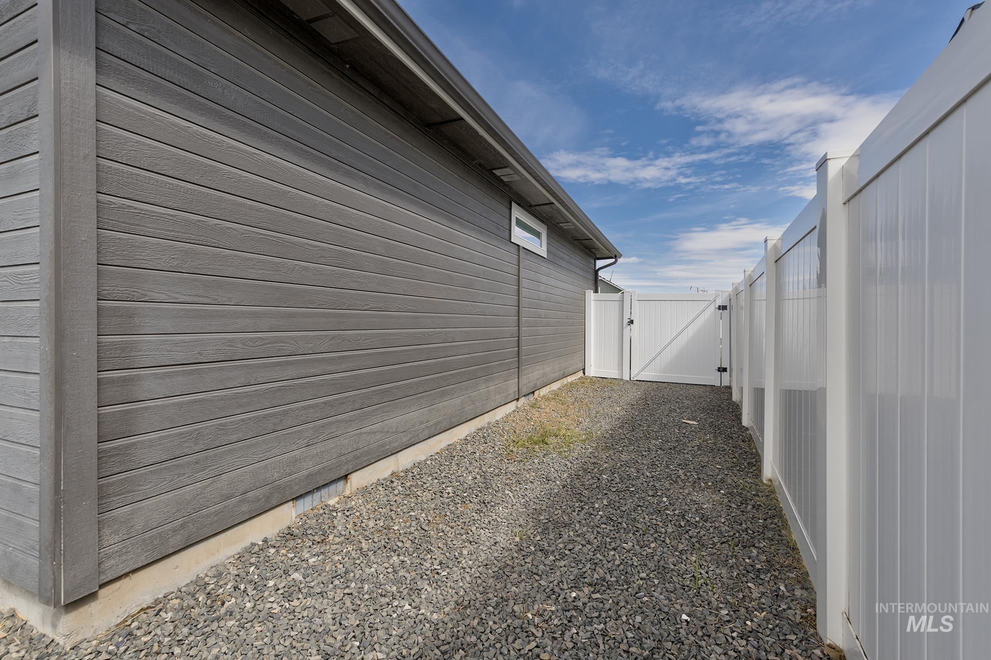 426 Stagecoach Ave Property Photo 36