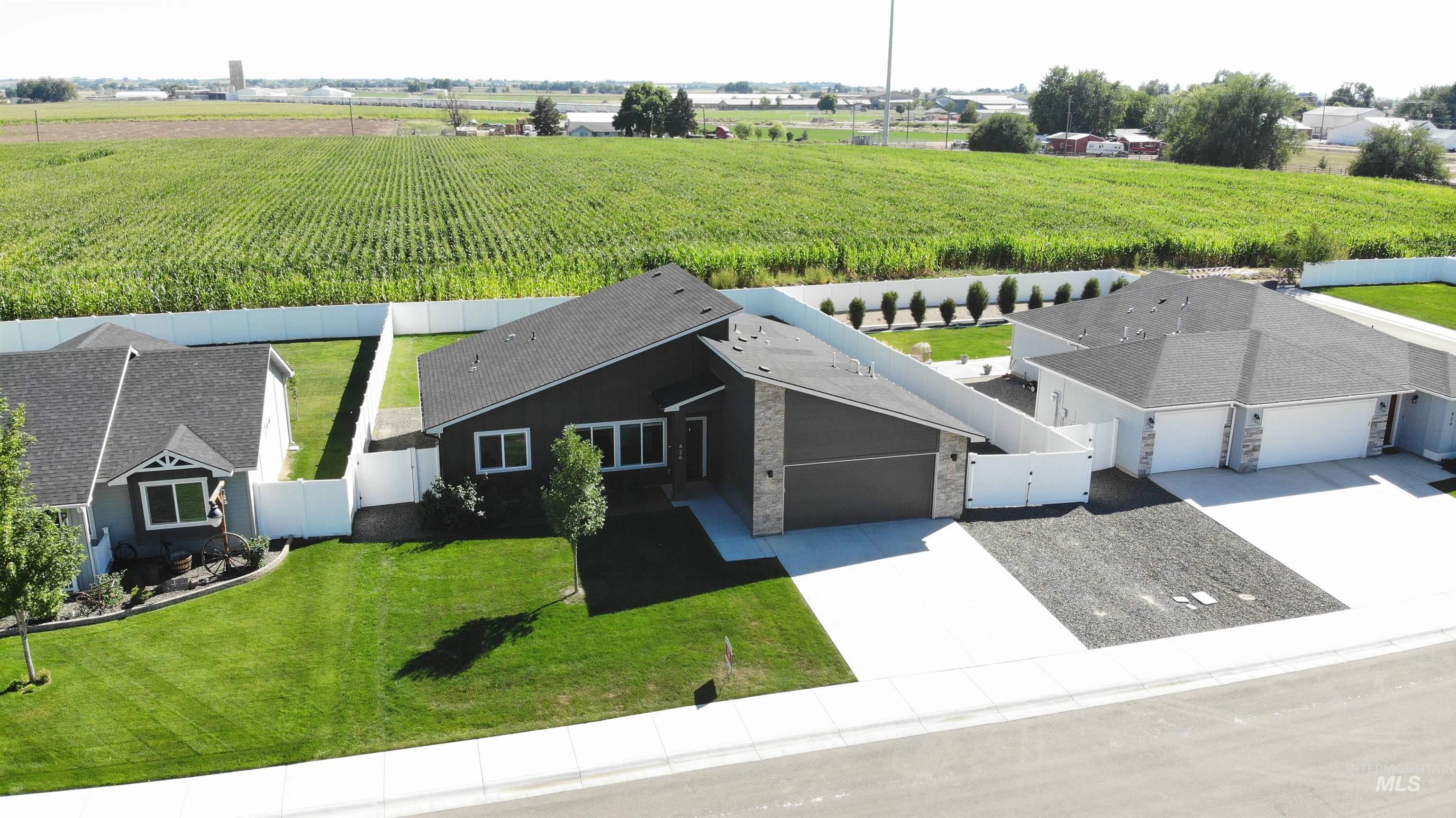 426 Stagecoach Ave Property Photo 44