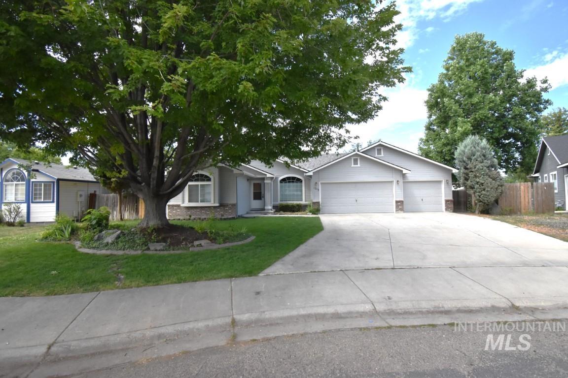 1213 N Shire Ave Property Photo 1