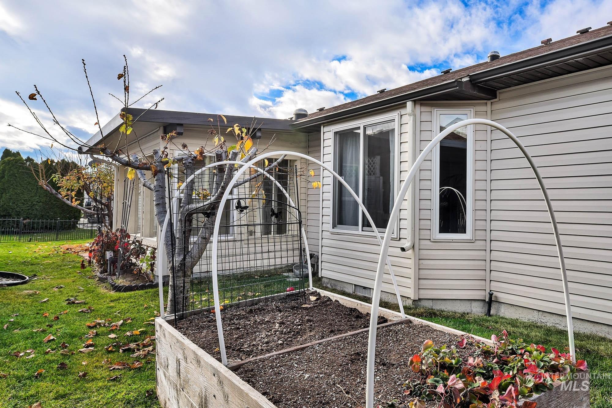 432 N David Frost St Property Photo 16