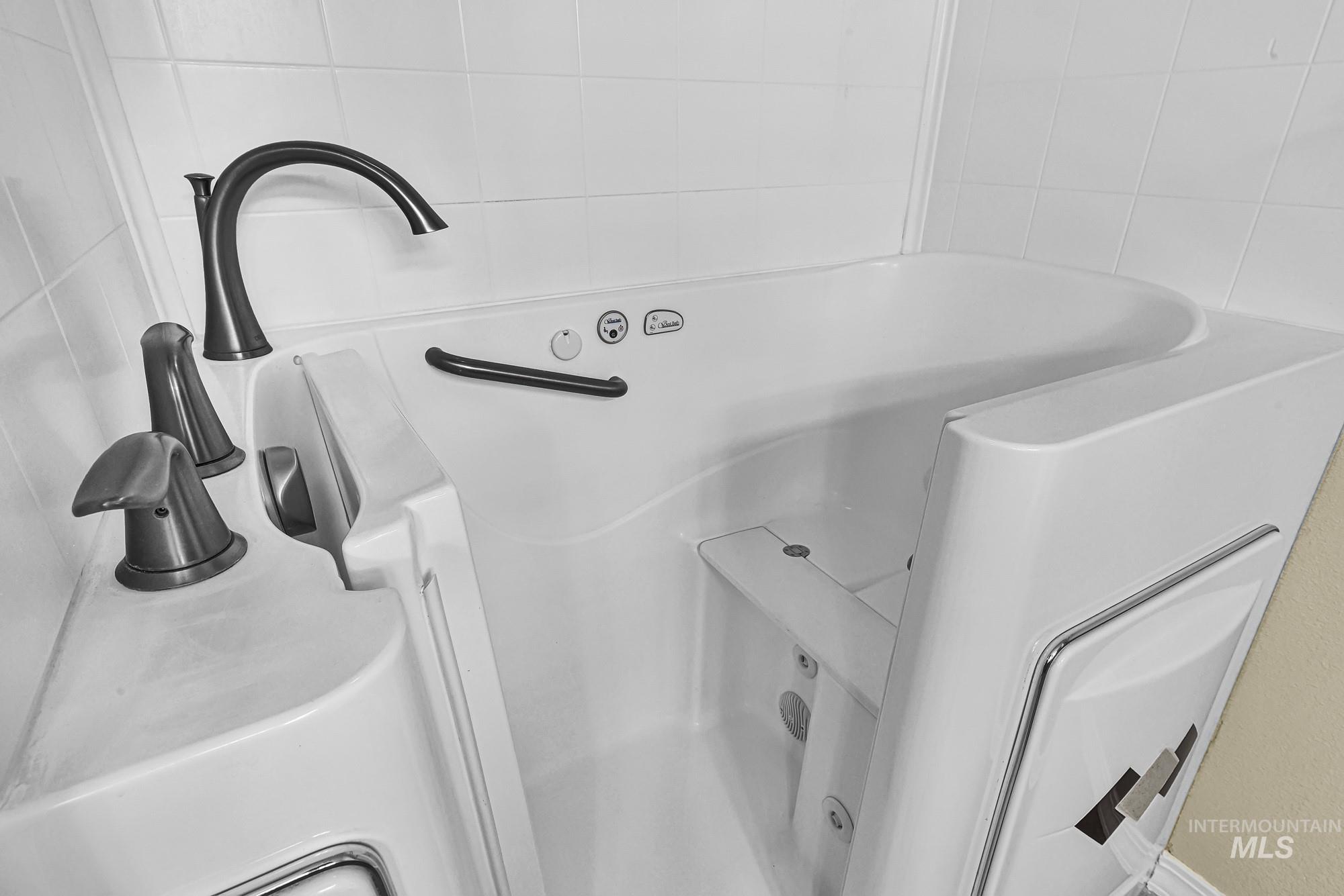 432 N David Frost St Property Photo 24