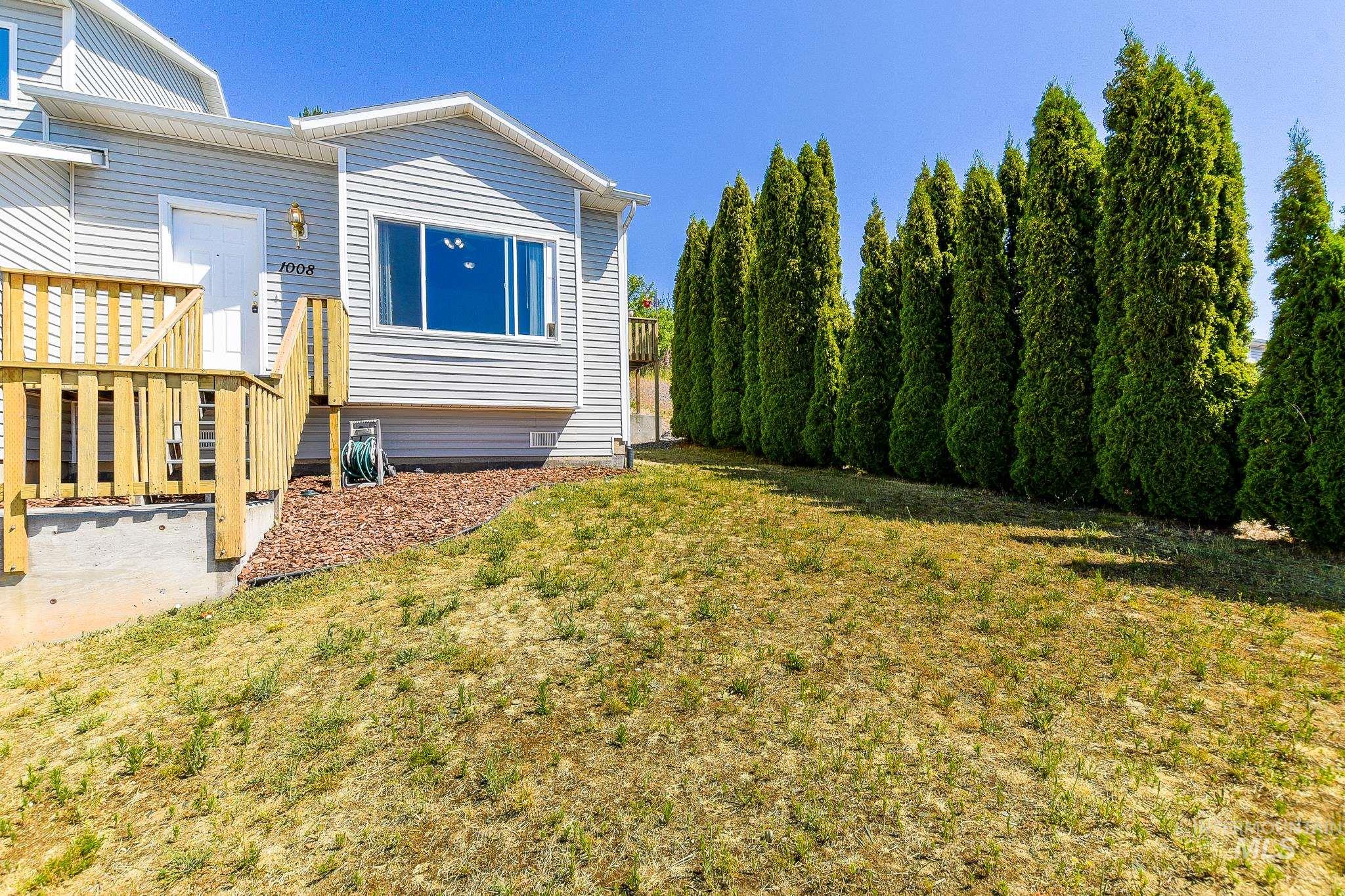 1008 Jefferson Ct Property Photo 2