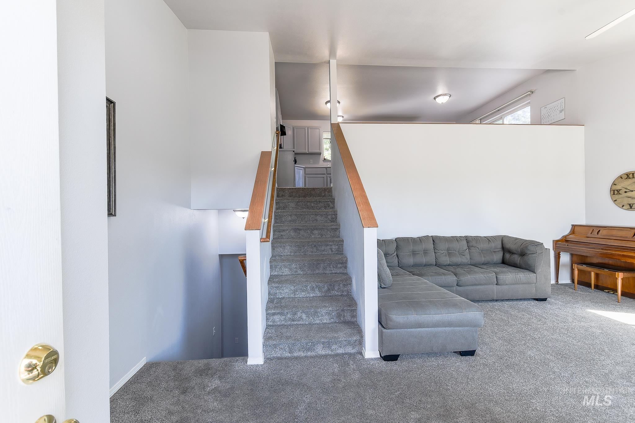 1008 Jefferson Ct Property Photo 5