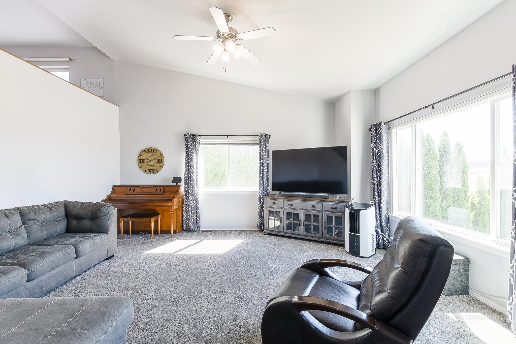 1008 Jefferson Ct Property Photo 7