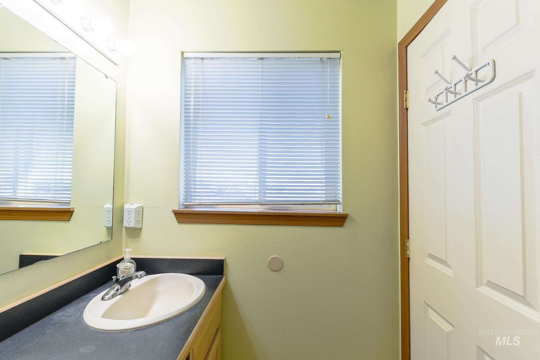 1008 Jefferson Ct Property Photo 28