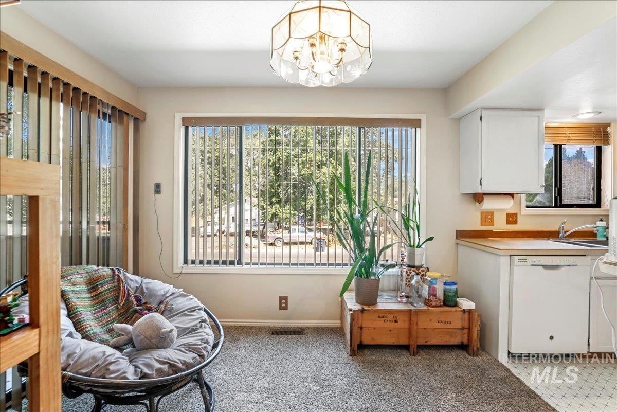 355 Elm St N Property Photo 2