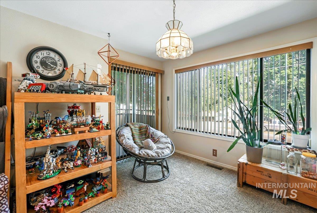 355 Elm St N Property Photo 3