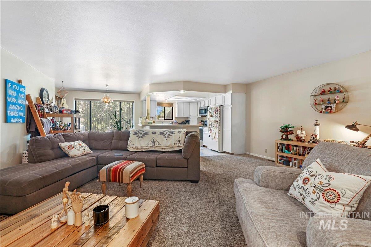 355 Elm St N Property Photo 4