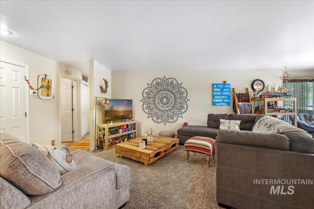 355 Elm St N Property Photo 5