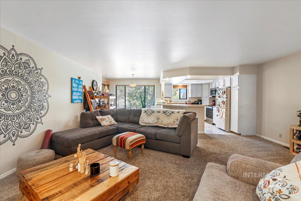 355 Elm St N Property Photo 6