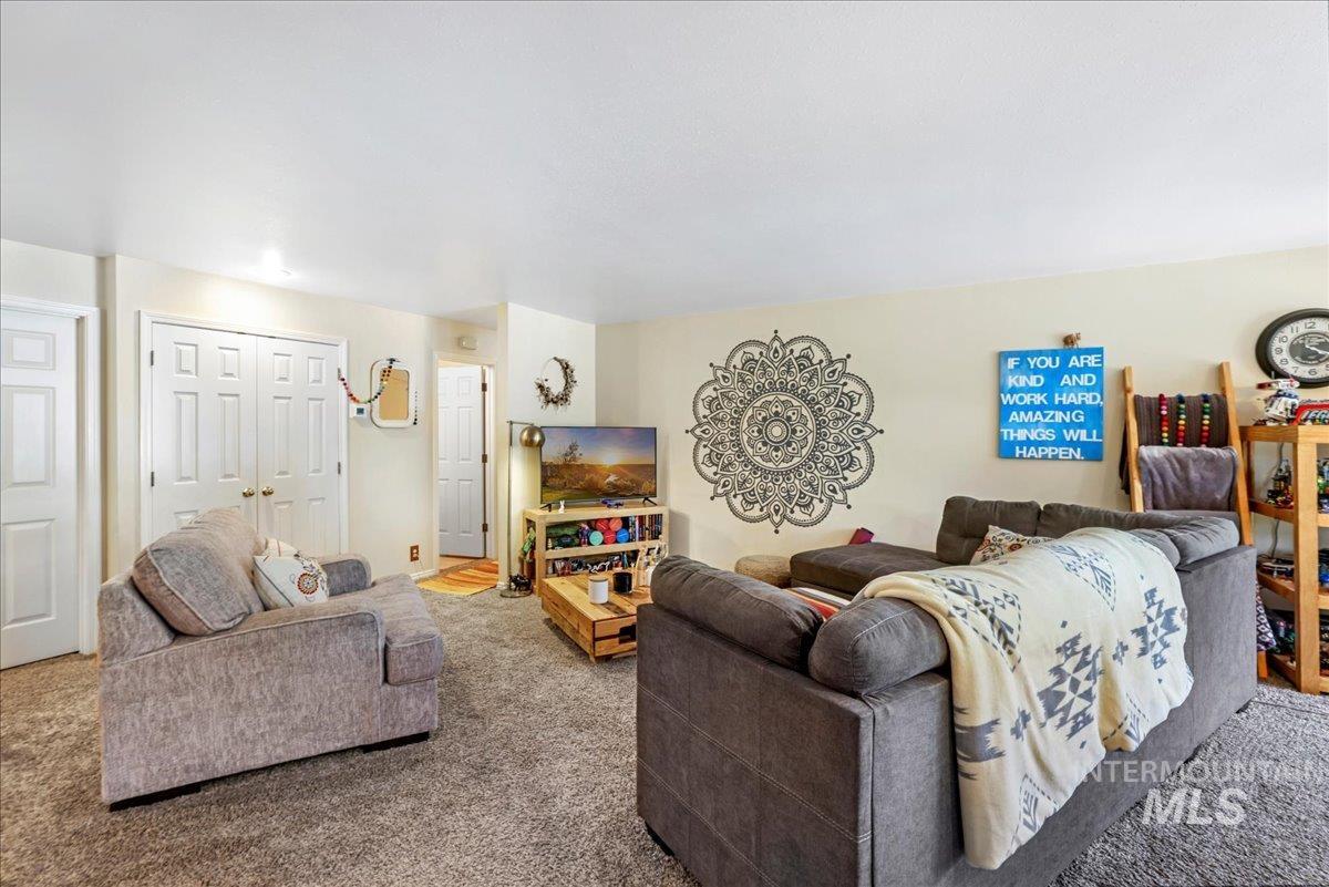 355 Elm St N Property Photo 7