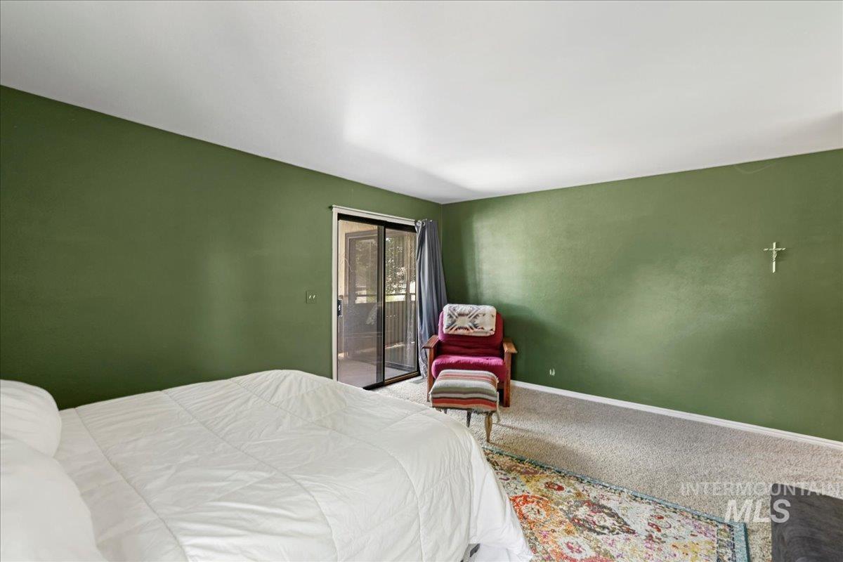 355 Elm St N Property Photo 10