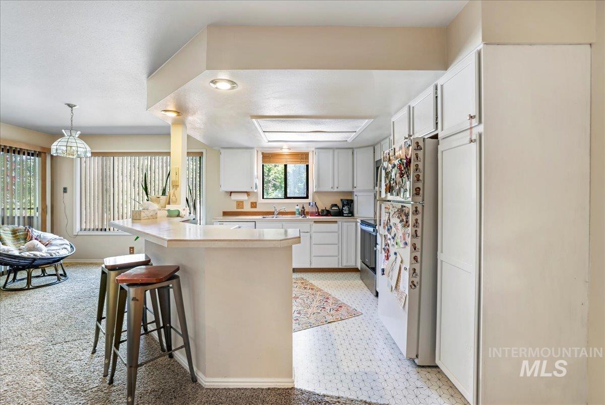 355 Elm St N Property Photo 12