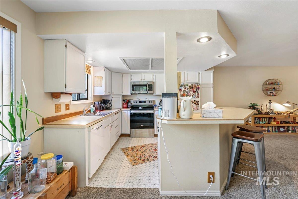 355 Elm St N Property Photo 13