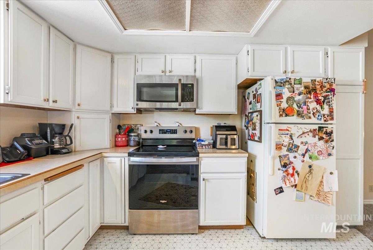 355 Elm St N Property Photo 16