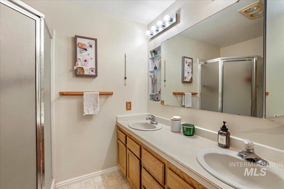 355 Elm St N Property Photo 20